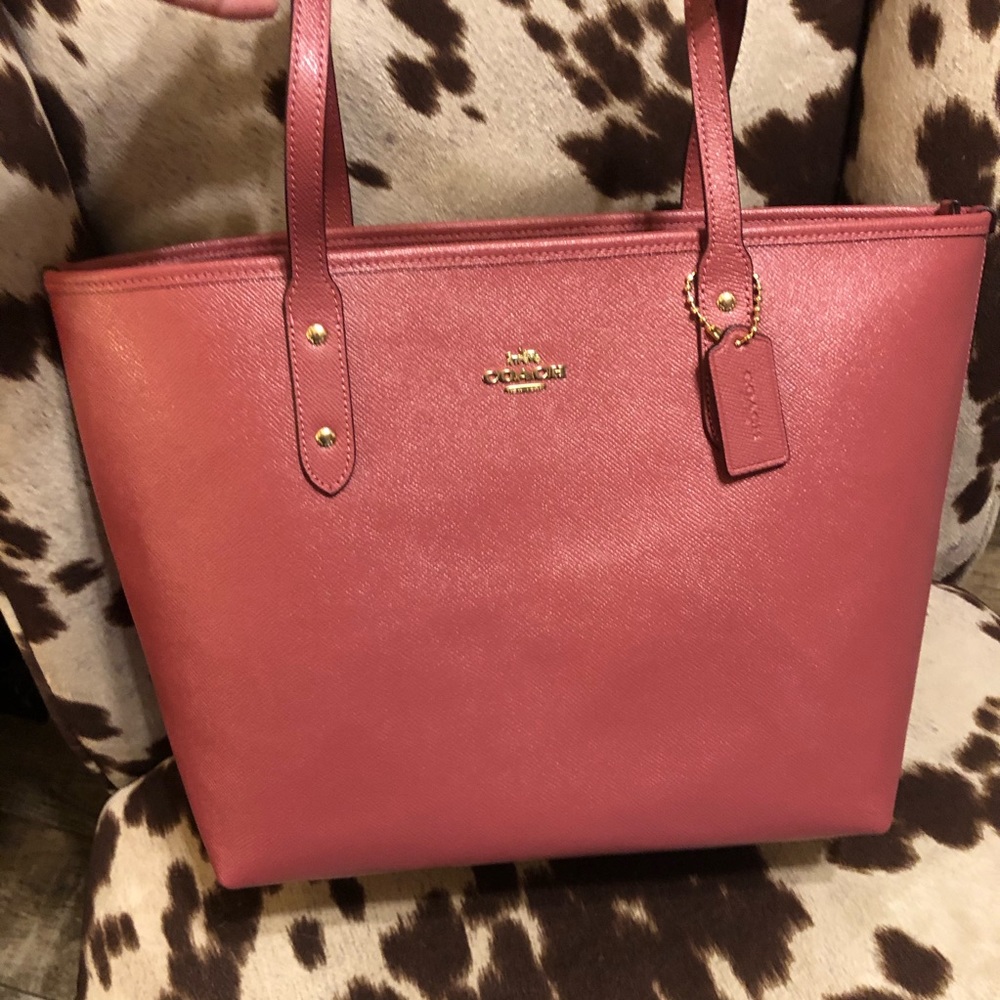 SOLD!!! NWT Coach City ZIP Tote